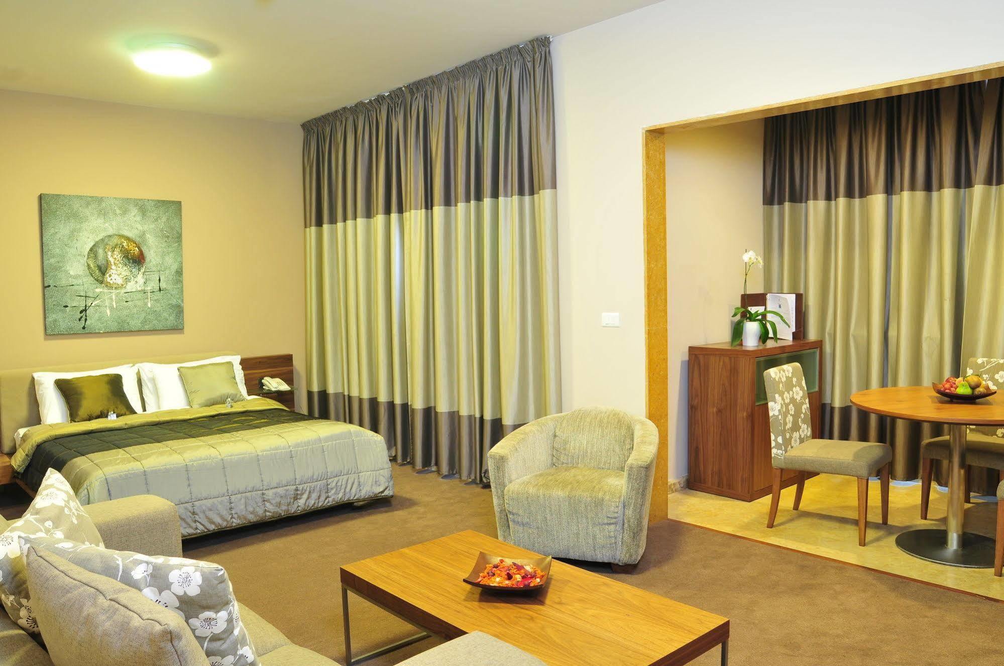 City Suite Hotel Beiroet Buitenkant foto