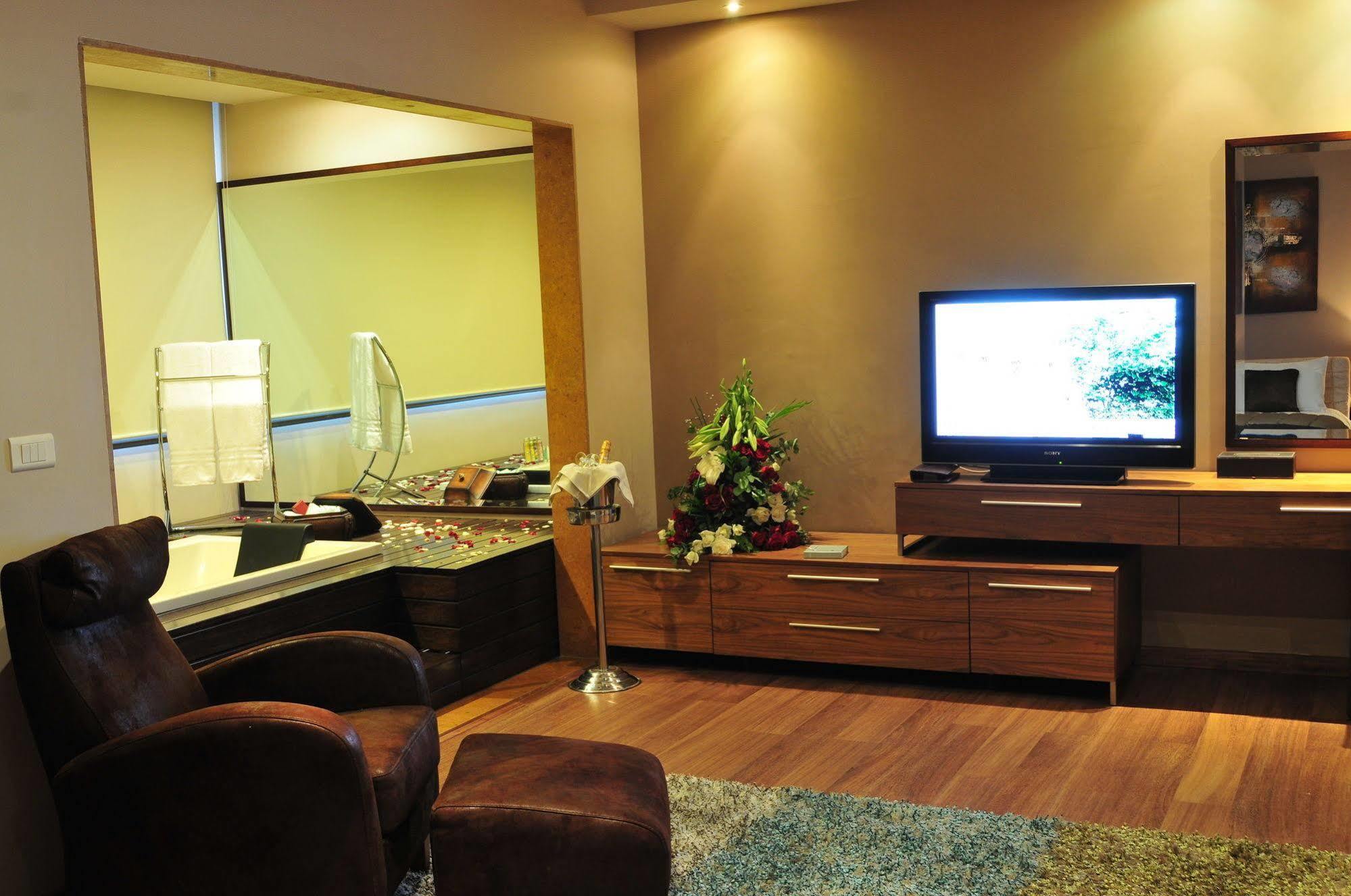 City Suite Hotel Beiroet Buitenkant foto